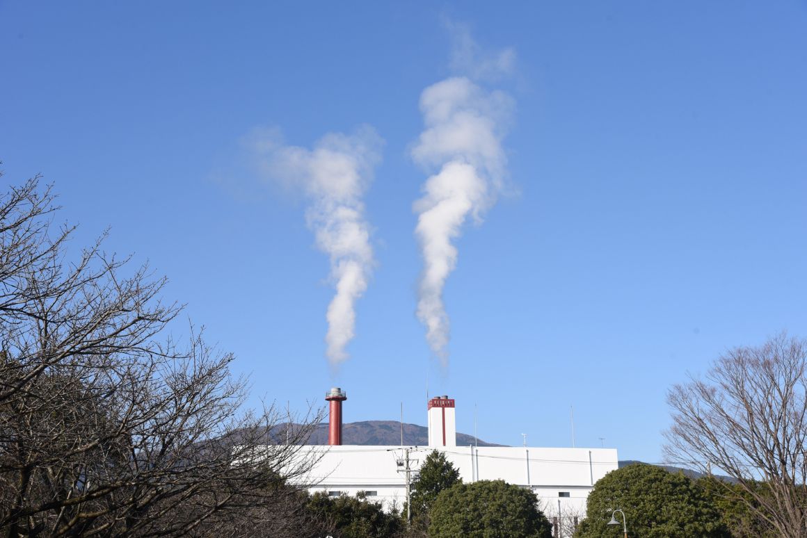 【知ってた?】毎年51万トンの服が燃えている!もう迷わない、エシカルな服の「手放し方」新常識と、あなたのクローゼットの寿命を延ばす方法_焼却炉