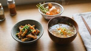 カリカリ鶏皮ポン酢と端材ベジスープ
